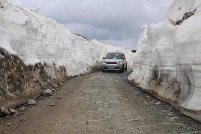 Saach Pass reopens for light vehicles