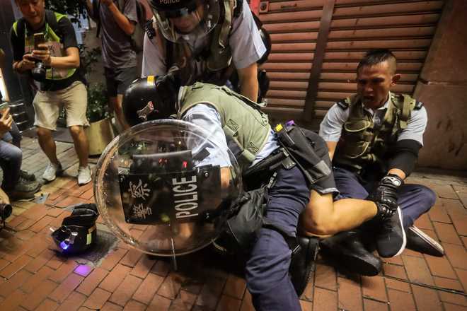 Hong Kong police arrest 5 after new night of clashes