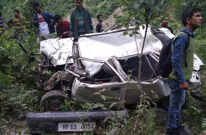 Two killed, two injured as car falls into gorge in Kullu district - The ...