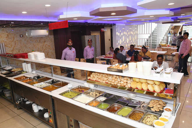 Veggie eatery ‘Gulab’ has many takers in land of ‘wazwan’