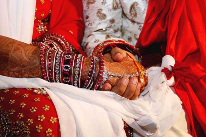 UP BJP MLA’s daughter, husband expected to marry in court