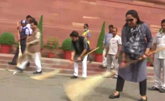 ‘Find kachra, win prizes’, taunts Twitter as Hema Malini sweeps parliament