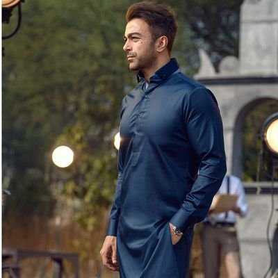 Pak Fans fire Pakistani star Shaan Shahid for criticising Shahrukh Khan in ‘The Lion King''