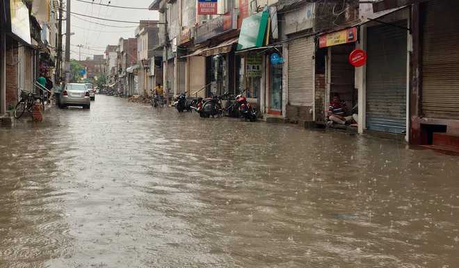 Rain halts life in Ahmedgarh