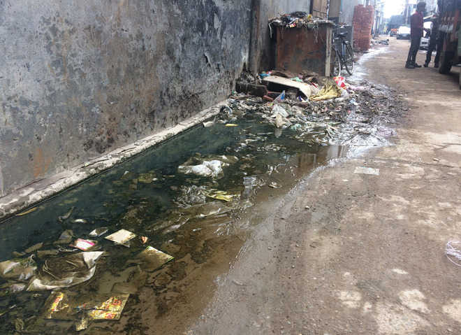 Poor sanitation, potholes worry Daba Road residents
