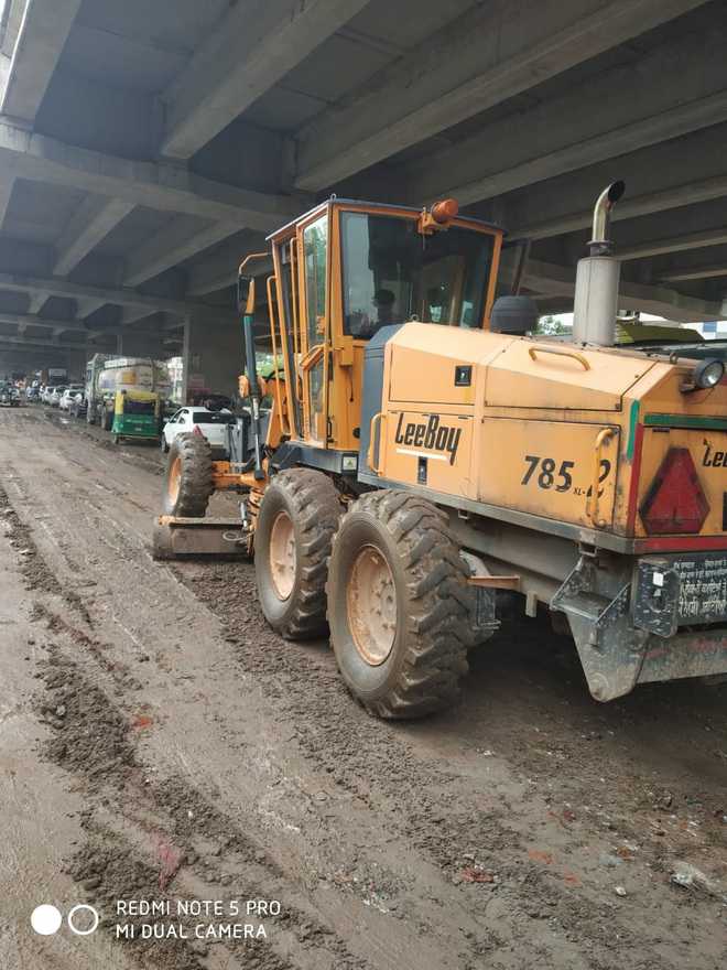 L&T swings into action, repairs road under Kharar flyover