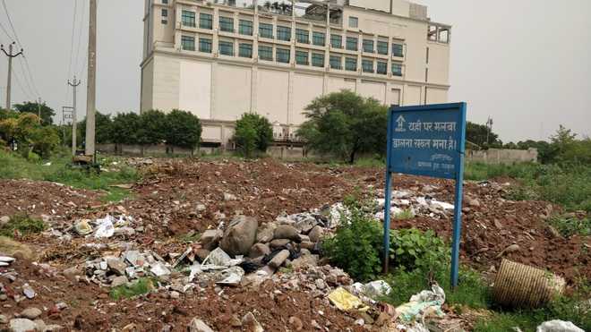 Dumping of construction debris at Sector 5 continues despite ban