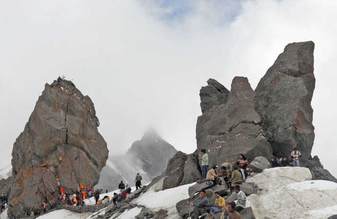 4 injured, 60 stranded as parts of glacier break off on Srikhand yatra in Kullu