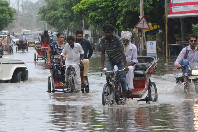 Heavy rain proves a boon for rickshaw-pullers in city : The Tribune India