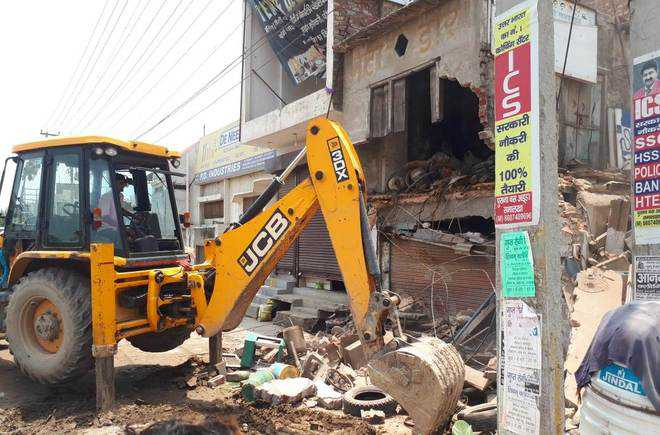 NHAI removes illegal structures on NH-44
