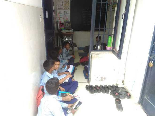 Govt school in Mauli Colony grapples with space crunch