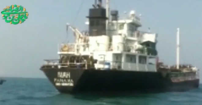 Panama to withdraw flag from tanker towed to Iran, cites violations