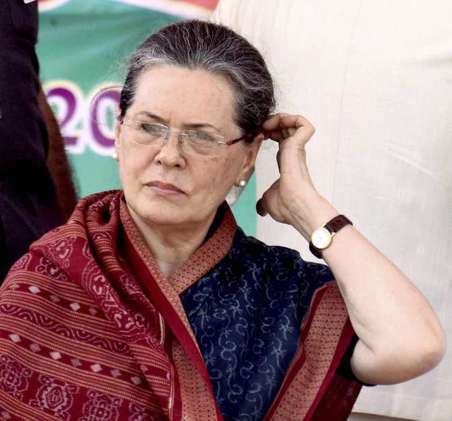 Centre hell-bent on subverting RTI Act, says Sonia Gandhi