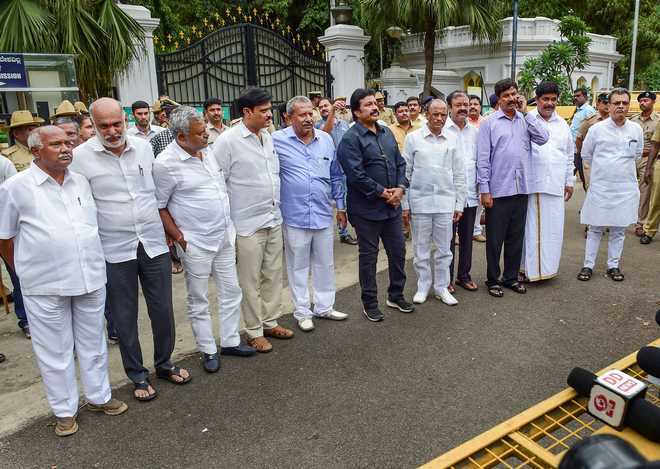 Karnataka MLAs in Mumbai to return after Yeddyurappa sworn in