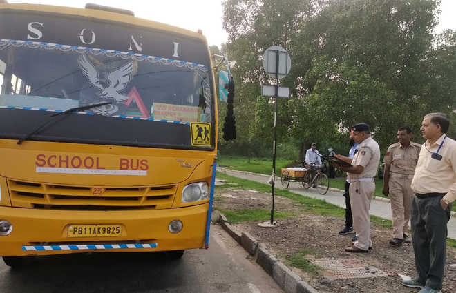 Cops challan 39 school buses, impound 1 in city : The Tribune India