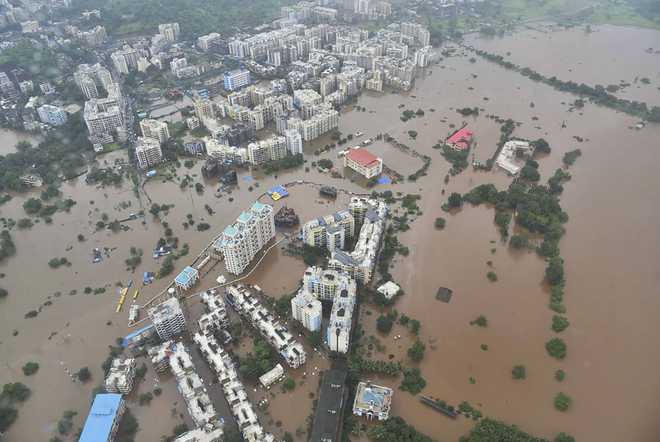 Heavy rain causes floods in Mumbai, Thane; Maharashtra government sends SOS  to defence forces
