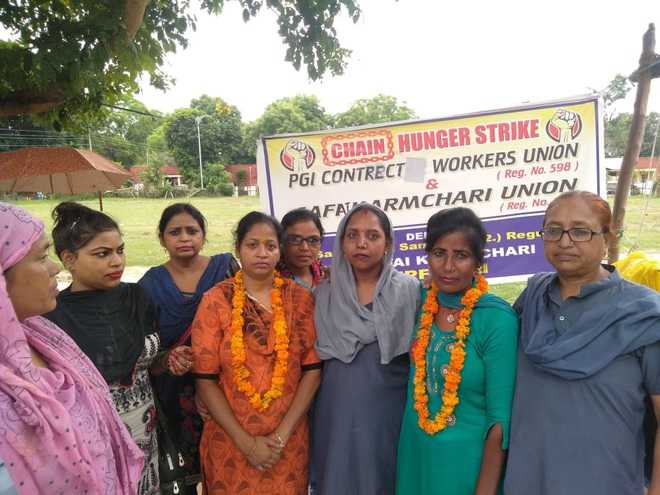 Women contractual workers join chain hunger strike at PGI
