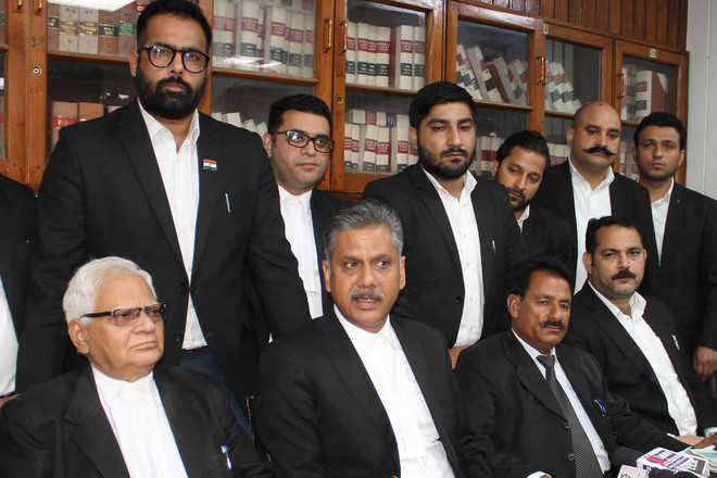Jammu lawyers oppose Art 35A