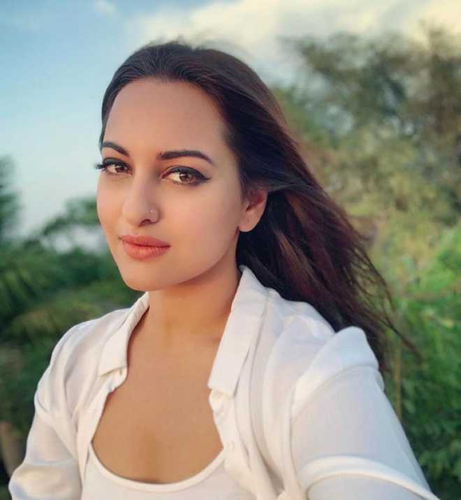Sonakshi And Slman Kan Sex Video - After 'Sonakshi Sinha Arrested' trends on Twitter, actress finally  clarifies why : The Tribune India