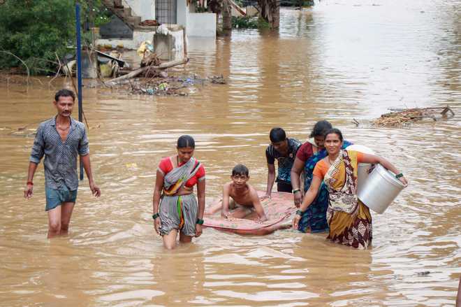 Karnataka floods: Govt pegs loss at Rs 6,000 cr, toll rises to 24