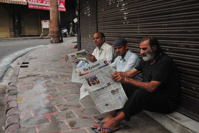 Few newspapers hit stands in Srinagar
