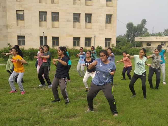 Self-defence training for students