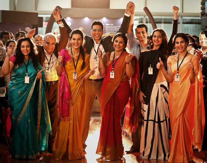 Mission Mangal - Movie Review: Science and sentiment meet to celebrate women power
