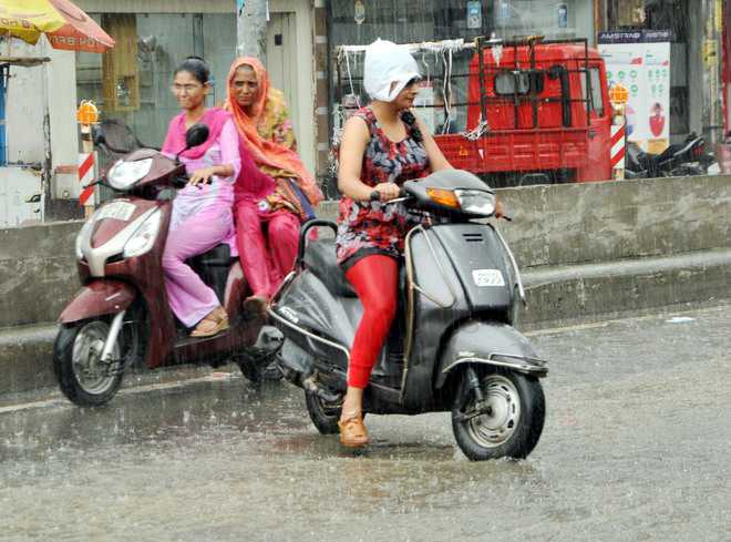 Showers trigger traffic jams