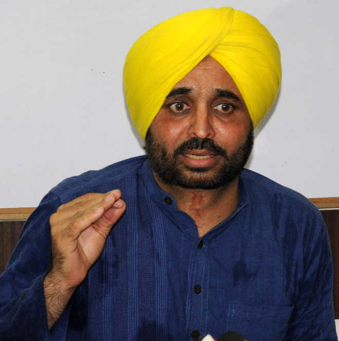 Cops hand in glove with peddlers, alleges Mann