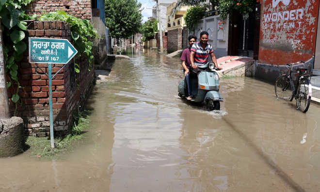 100 mm rainfall leaves city roads waterlogged