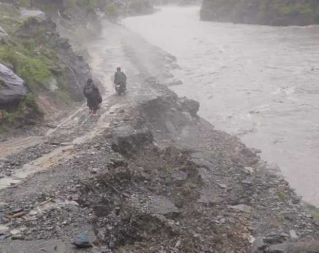 Ravi washes away parts of Chamba-Bharmour road