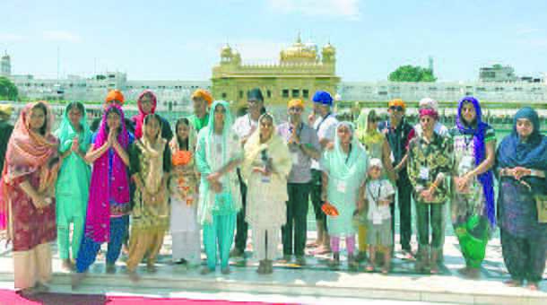 Children from UK visit Golden Temple