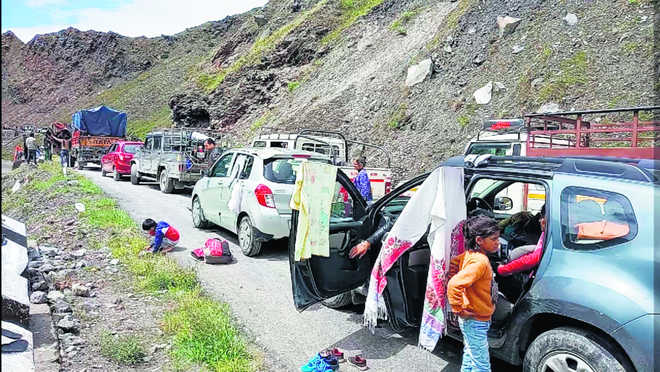 2,000 tourists stuck in Lahaul Spiti