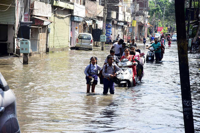 Buddha Nullah breached, city localities flooded