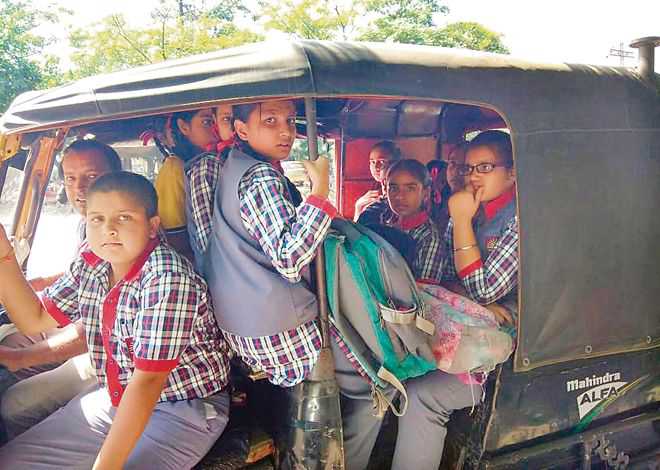 Overloaded auto-rickshaws pose threat to schoolchildren : The Tribune India