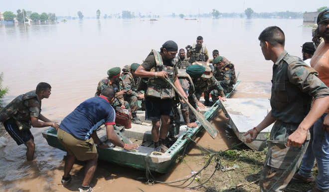 DC tells officials to move in boats to provide relief to stranded villagers
