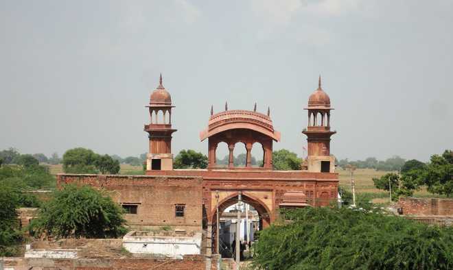 A dilapidated Mughal serai and its regal past
