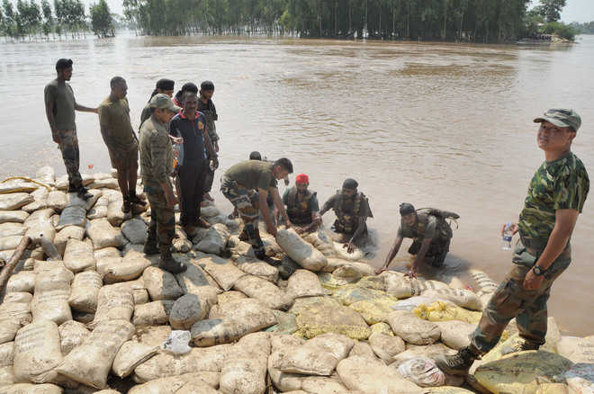 To plug breach, neighbours flood Shahkot