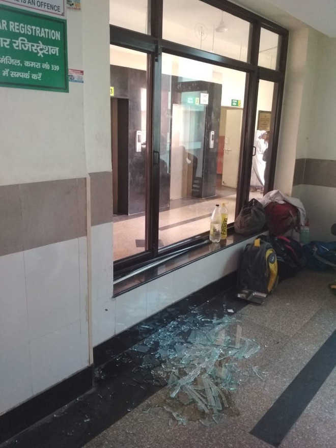 Three men create ruckus at Ambala Civil Hospital, held