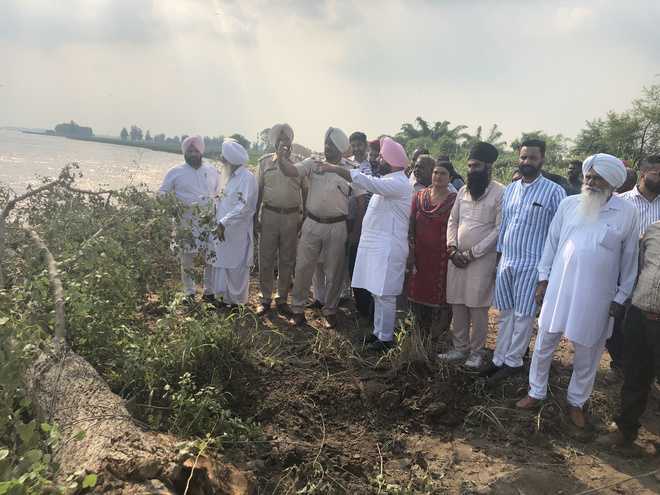 Congress leader visits flood-hit areas