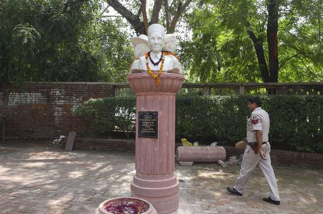 DUSU removes busts of Savarkar, Bhagat Singh, Bose from campus