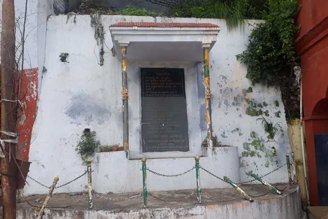 Martyrs’ memorial in a state of neglect