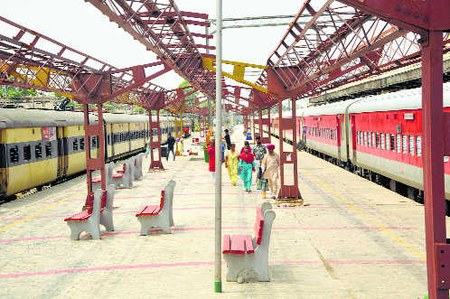 Passengers suffer for want of amenities on platforms