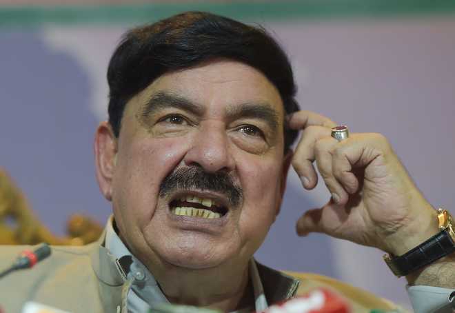 Indo-Pak war likely in October: Pak minister