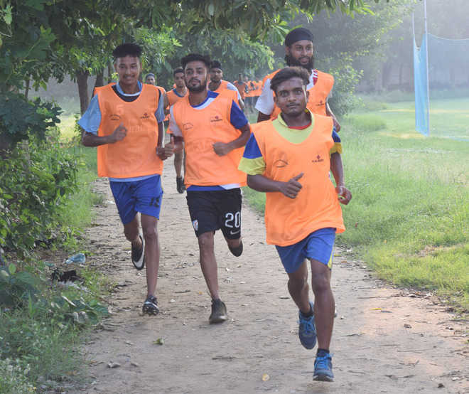 400 DAV varsity students run to support Fit India Movement