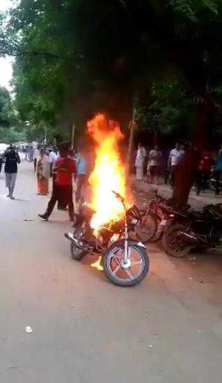 Challaned for drunk driving, Delhi man sets motorcycle on fire