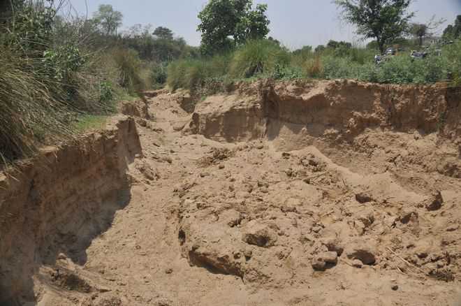 Illegal mining rampant in Dera Bassi, allege residents