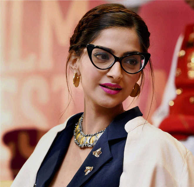 Why Salman, hubby Anand Ahuja removed Sonam Kapoor from WhatsApp group