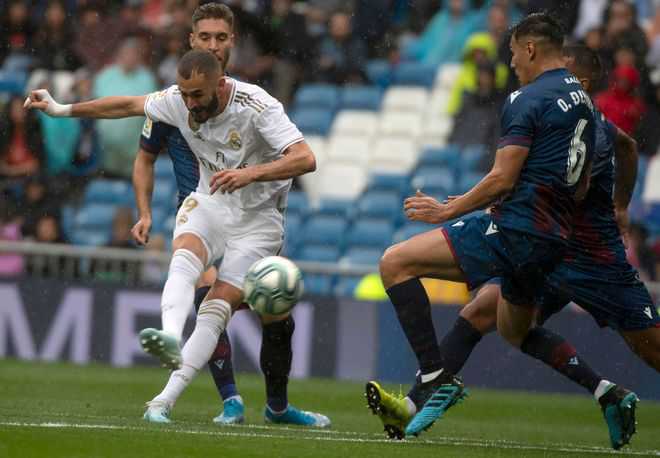 Real edge out Levante 3-2