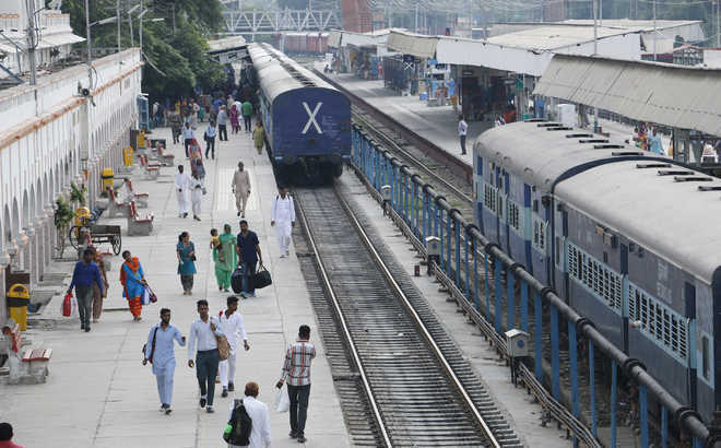 15-year-old girl from Gorakhpur lands at UT railway station